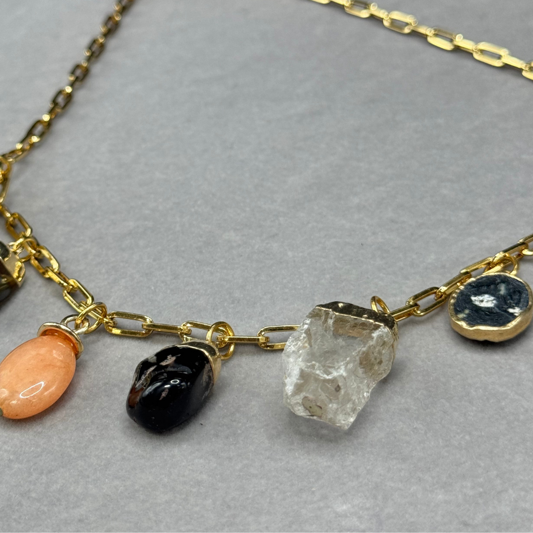 Colar elo cartier com pingentes de naturais