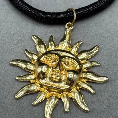 Cordão de fio de seda encerado com pingente sol