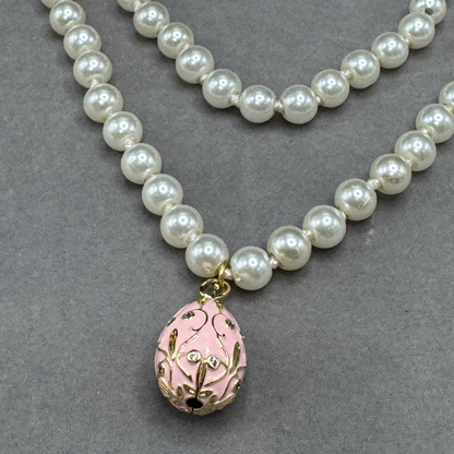 Colar longo pérola e pingente ovo fabergê