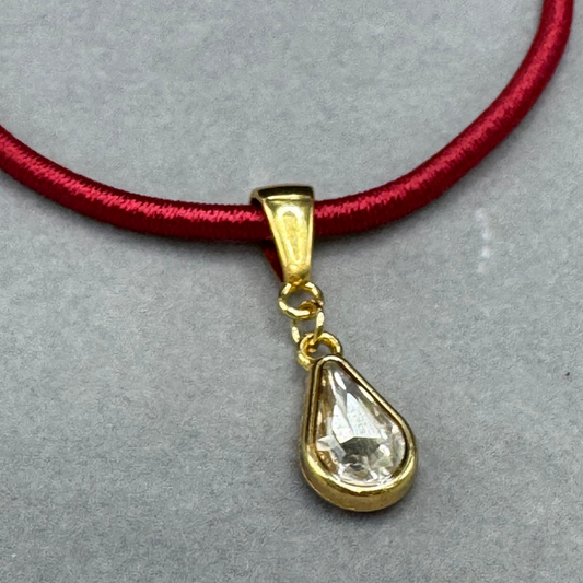 Cordão de fio de seda encerado com pingente de cristal