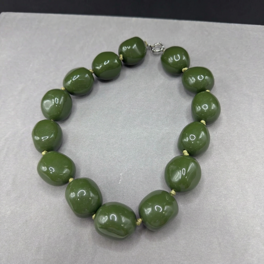 Colar de contas verde-oliva maxi