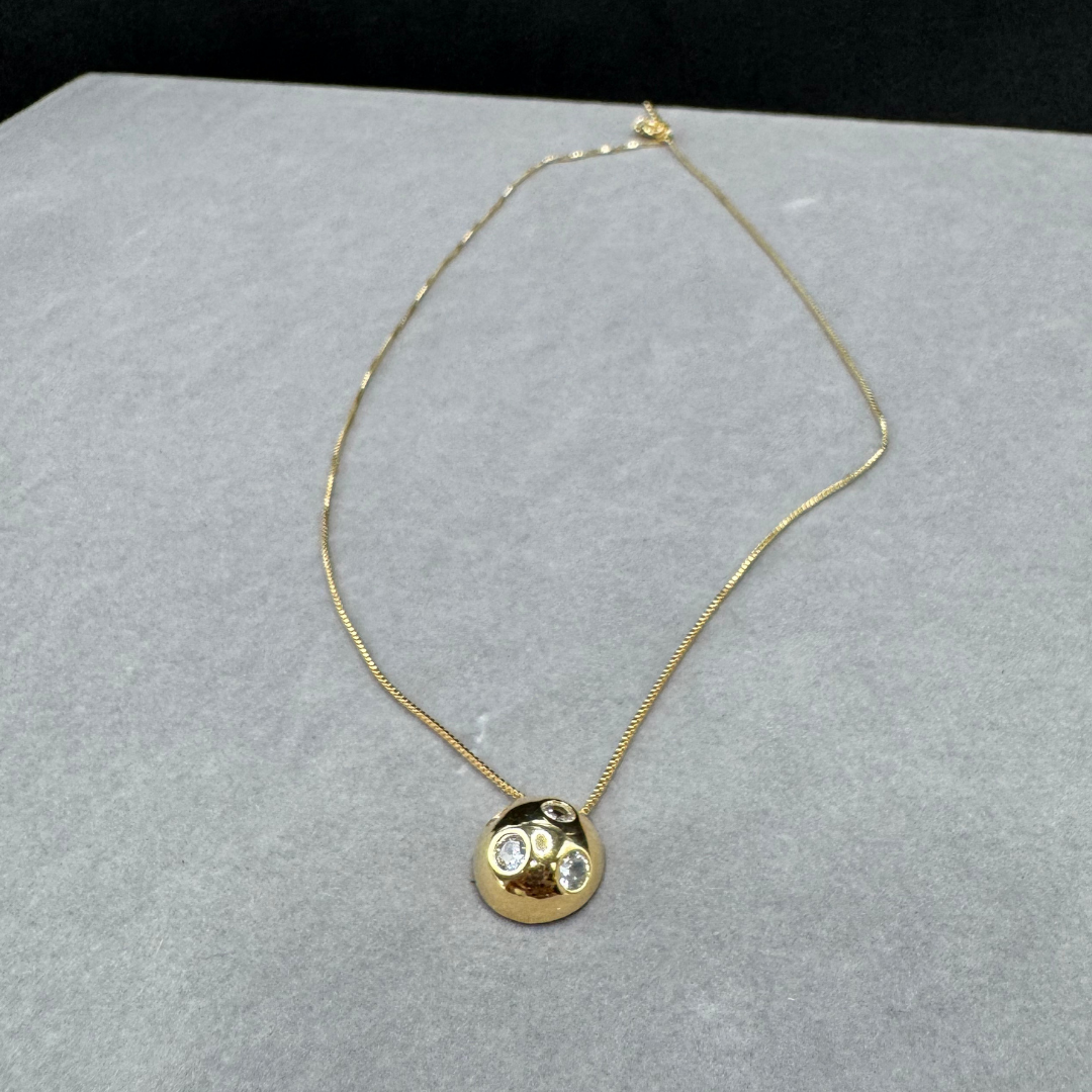Colar meia esfera com zircônia