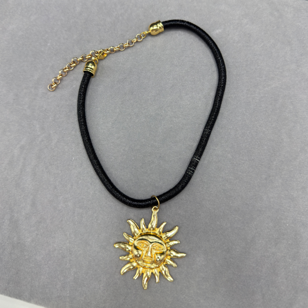 Cordão de fio de seda encerado com pingente sol