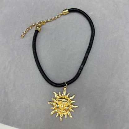 Cordão de fio de seda encerado com pingente sol